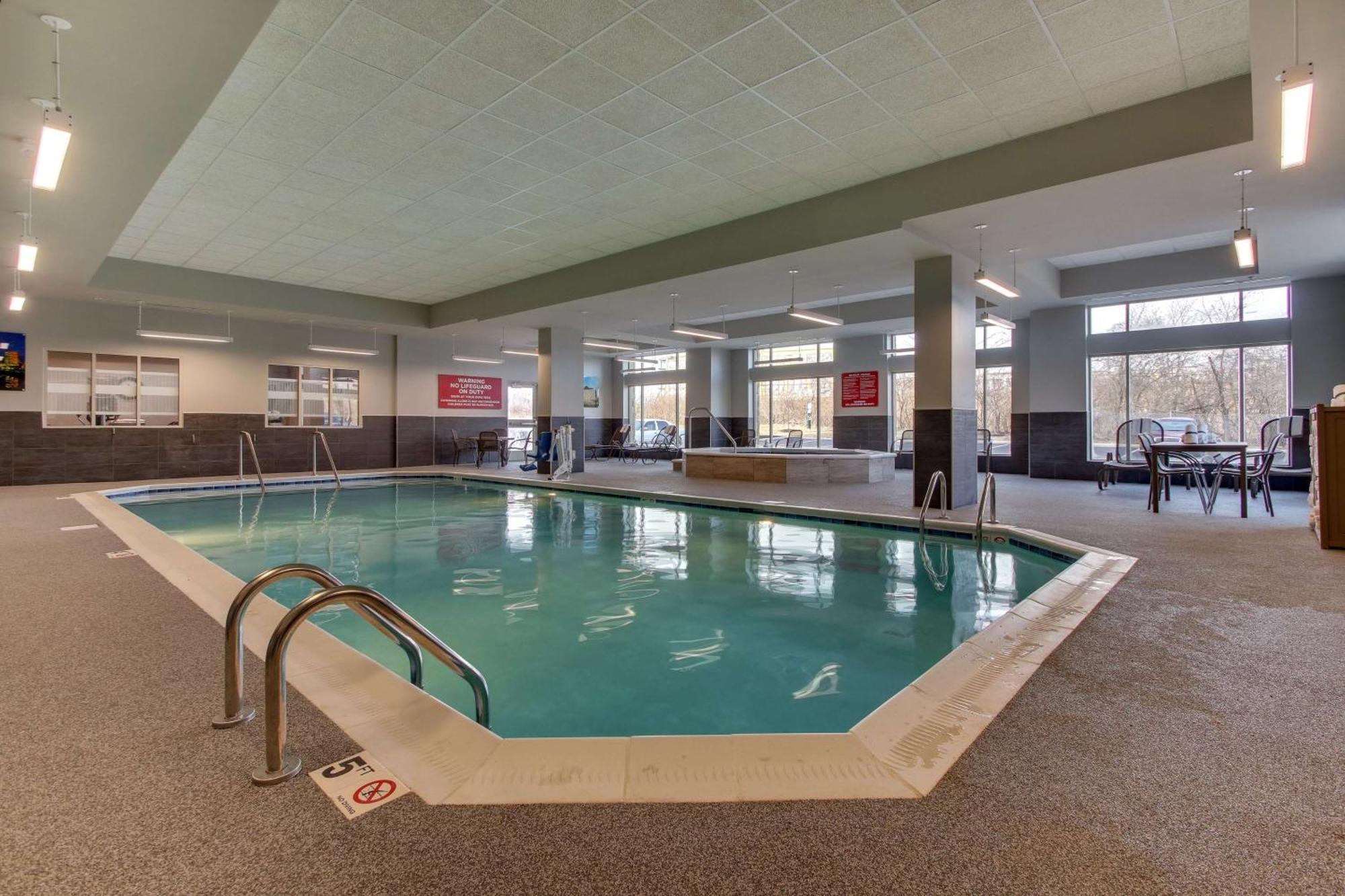 Drury Inn & Suites Columbus Polaris Экстерьер фото