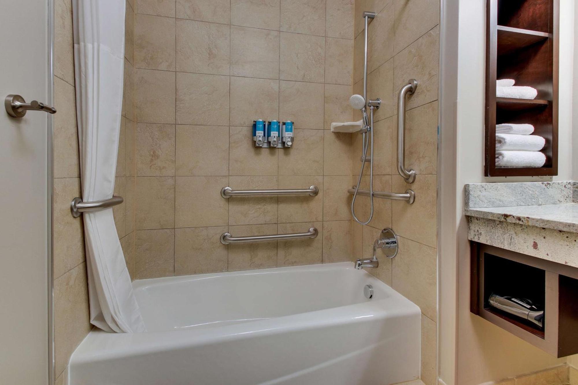 Drury Inn & Suites Columbus Polaris Экстерьер фото