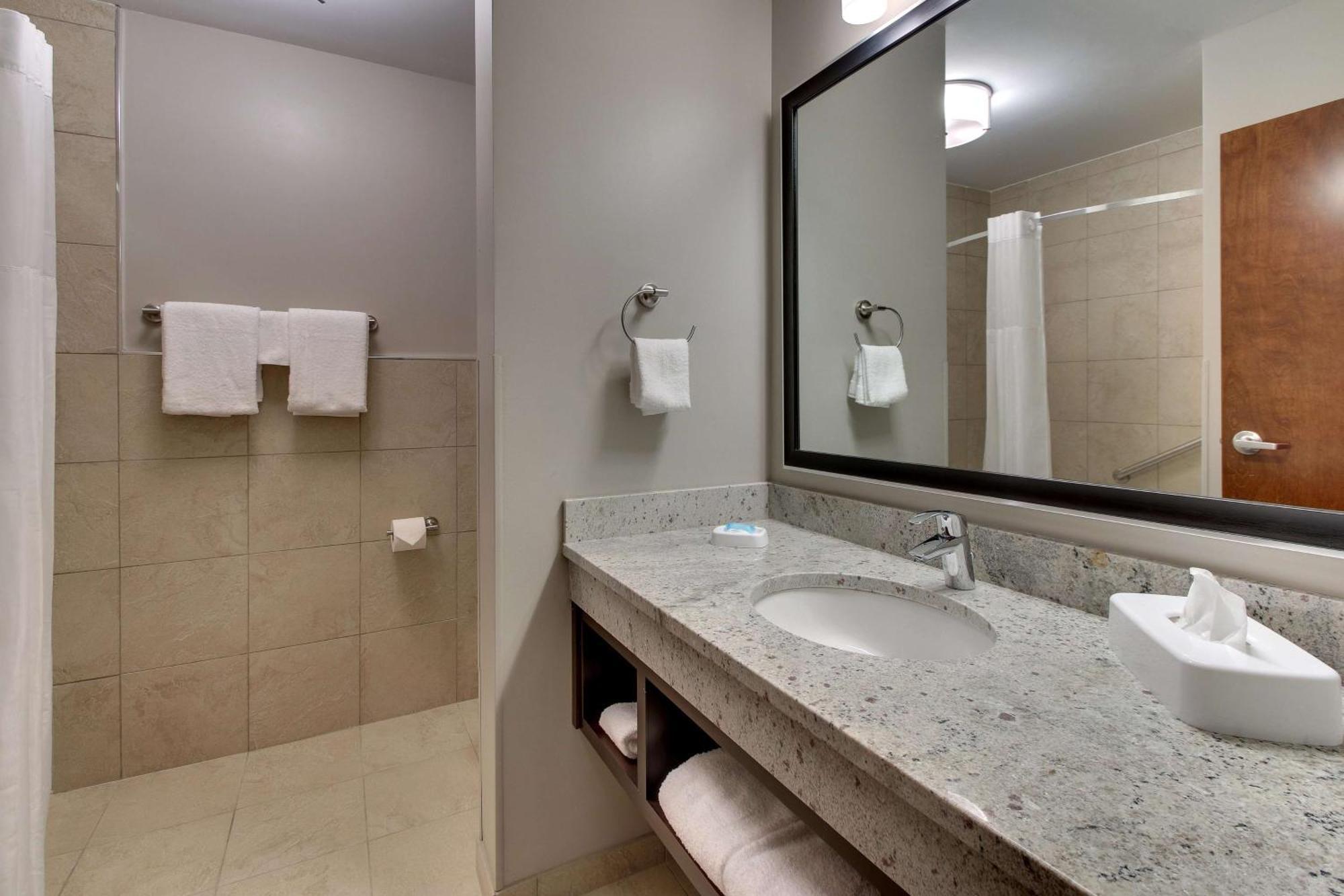 Drury Inn & Suites Columbus Polaris Экстерьер фото