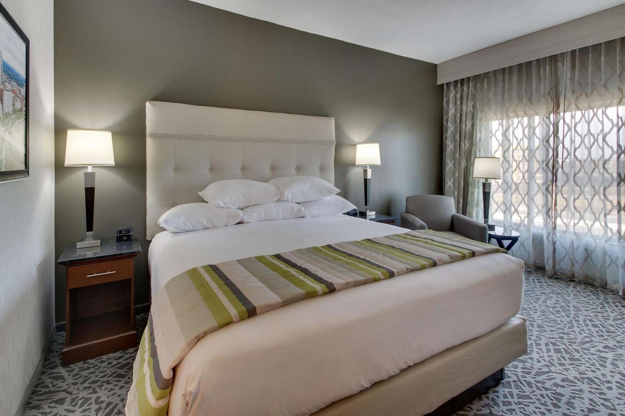 Drury Inn & Suites Columbus Polaris Экстерьер фото